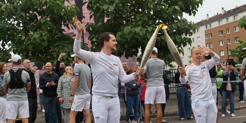 Flamme olympique Régie des Quartiers de Rouen Flamme olympique Régie des Quartiers de Rouen